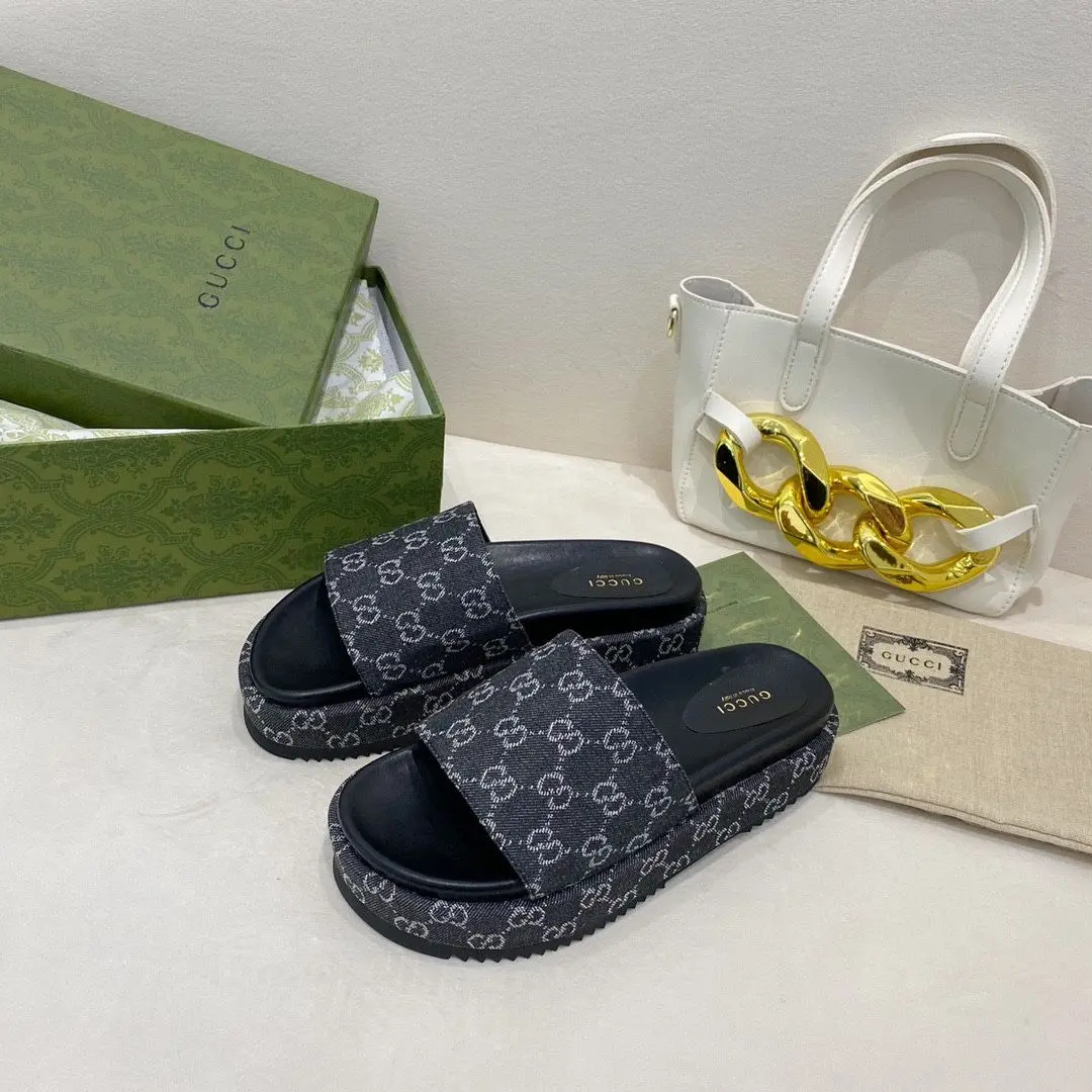 Gucci GG Canvas Black Slide Sandle