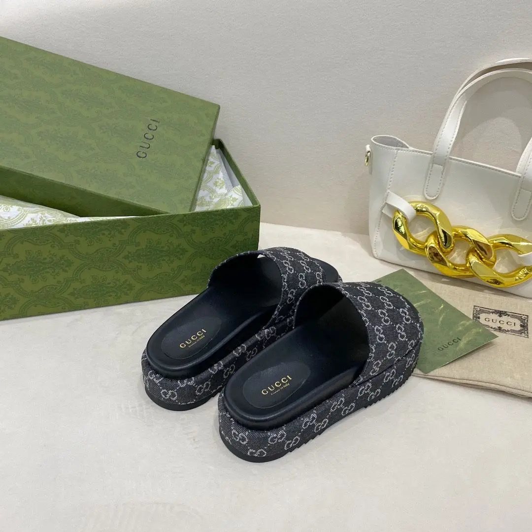 Gucci GG Canvas Black Slide Sandle