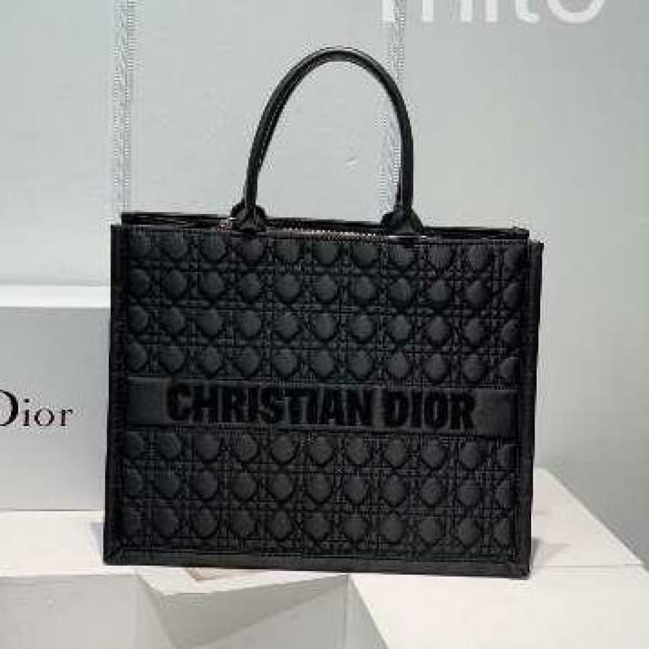 WhatsApp-Image-2021-06-04-at-12.50.58-1-e1622808375242-81093fe5 Dior Black Matte Finish Tote