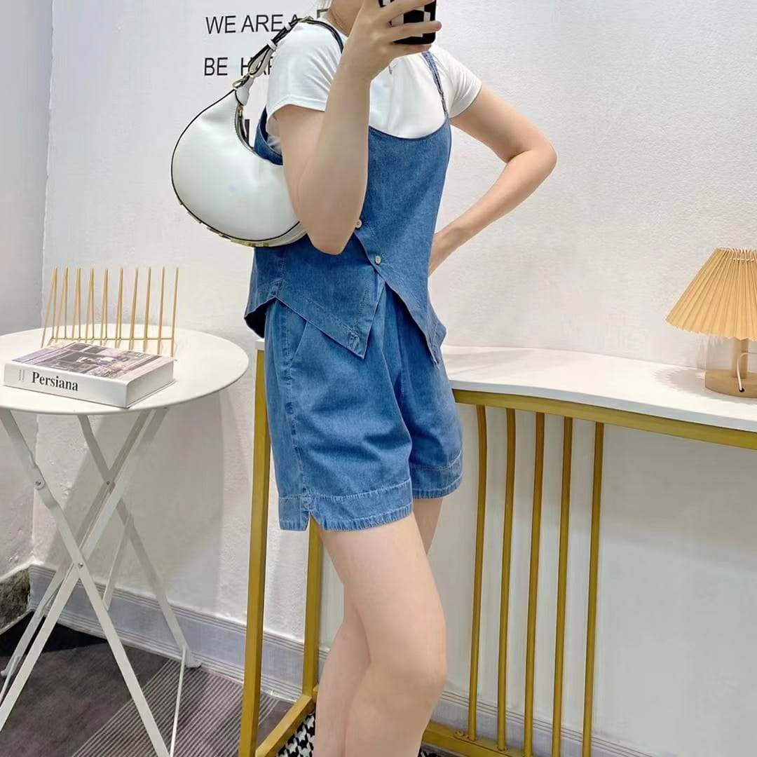 Fendi Fendigraphy Medium White Shoulder Bag (With Box)