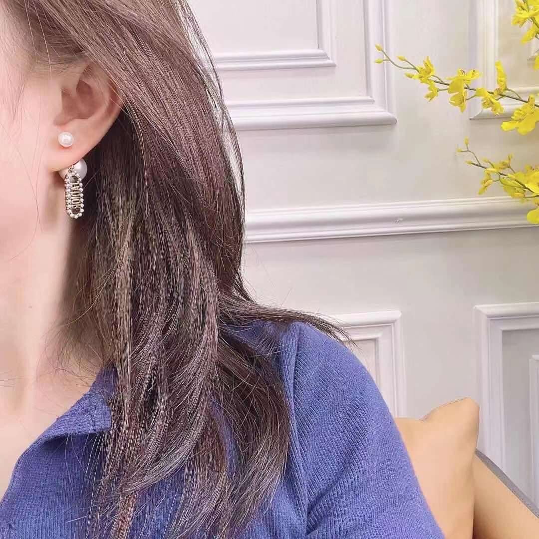 Jadior Pearl Earring