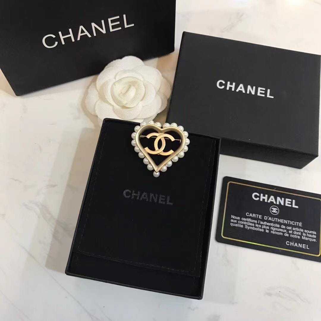 WhatsApp Image 2022-07-01 at 12.00.29 AM Chanel Heart Pearl Brooch