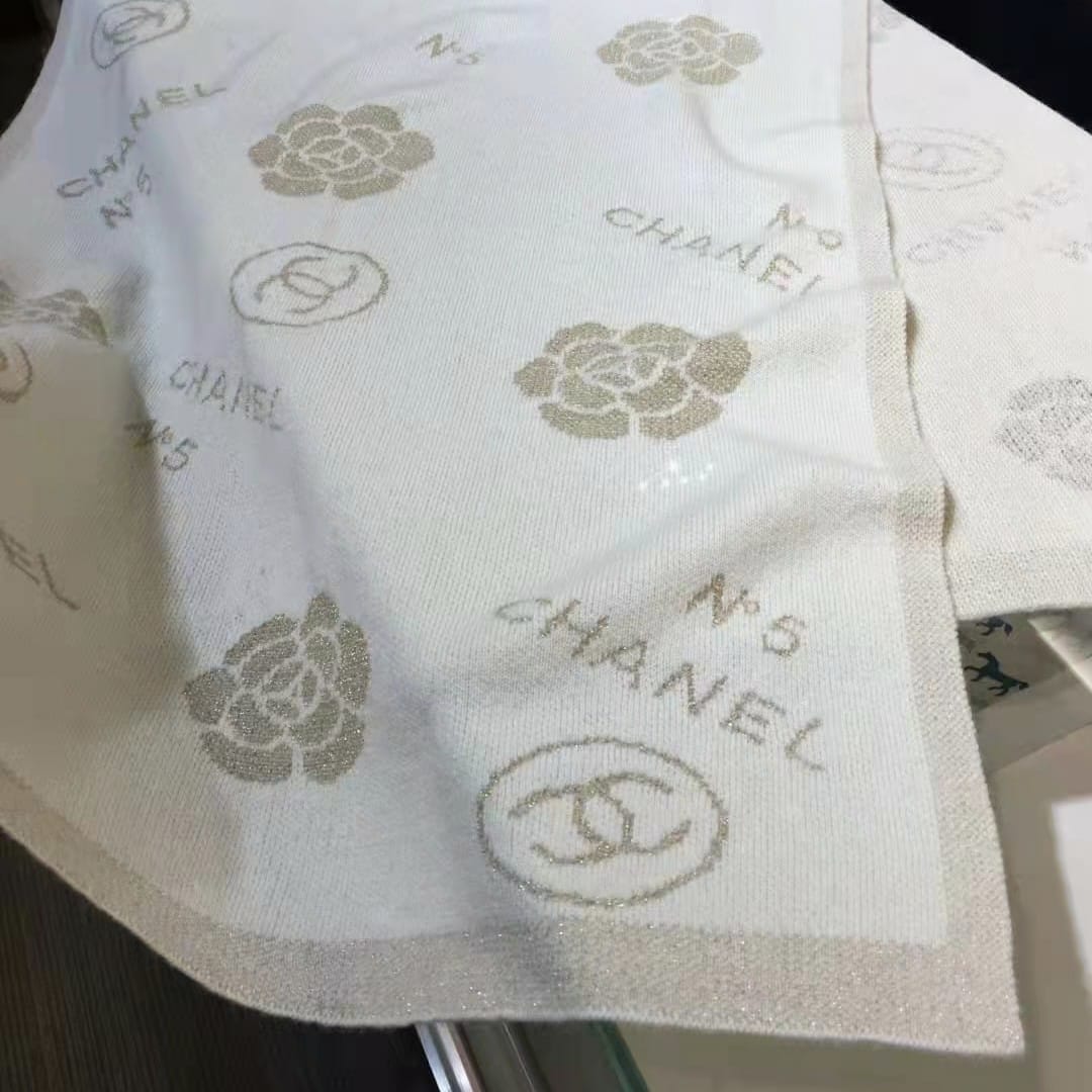 Chanel N°5 White Woolen Stole