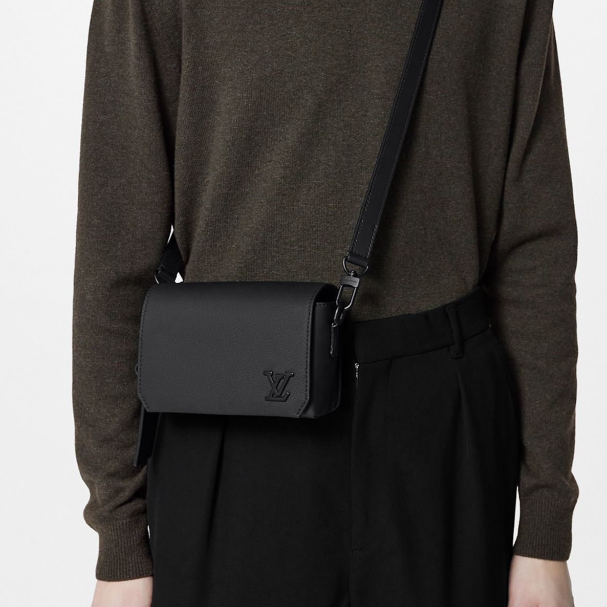 Buy LOUIS VUITTON FASTLINE BLACK MESSENGER BAG (WITH BOX) Online