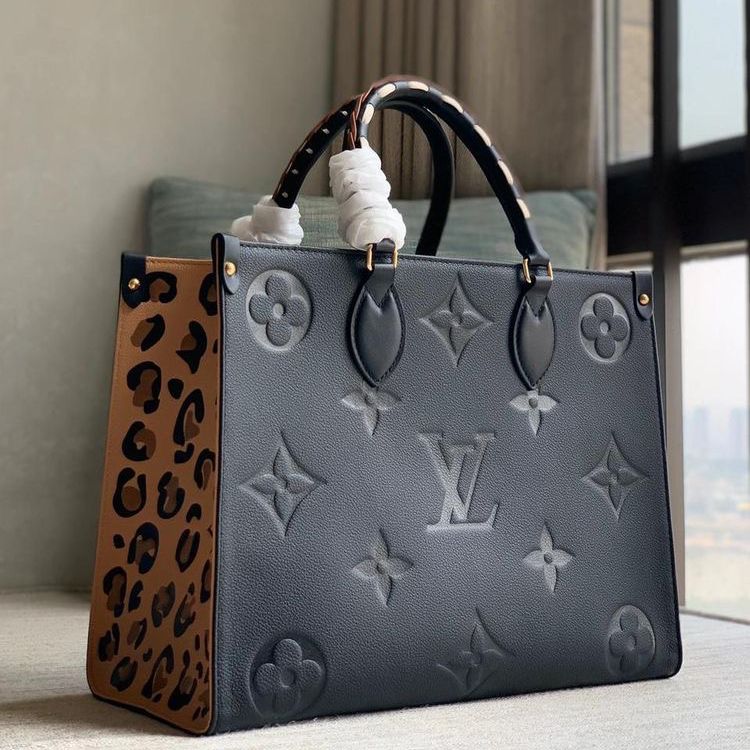 LUXURY* Louis Vuitton On My Side GM Bag 