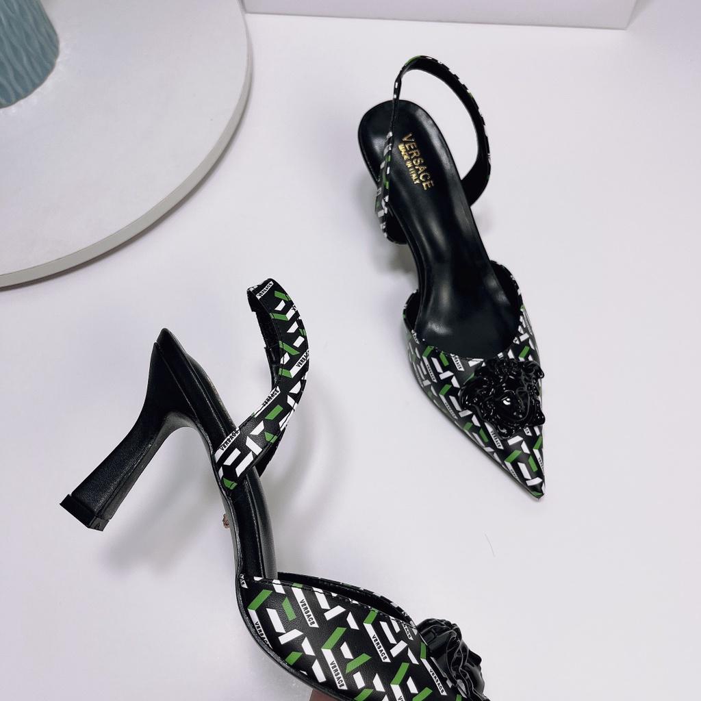 Versace Zapatos Monogram Slingback Pump