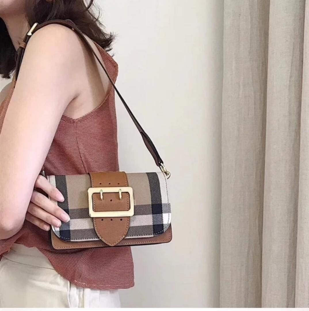 WhatsApp Image 2023-10-04 at 14.14.08_ac198bfb Burberry The Small Buckle Bag Brown (With box)