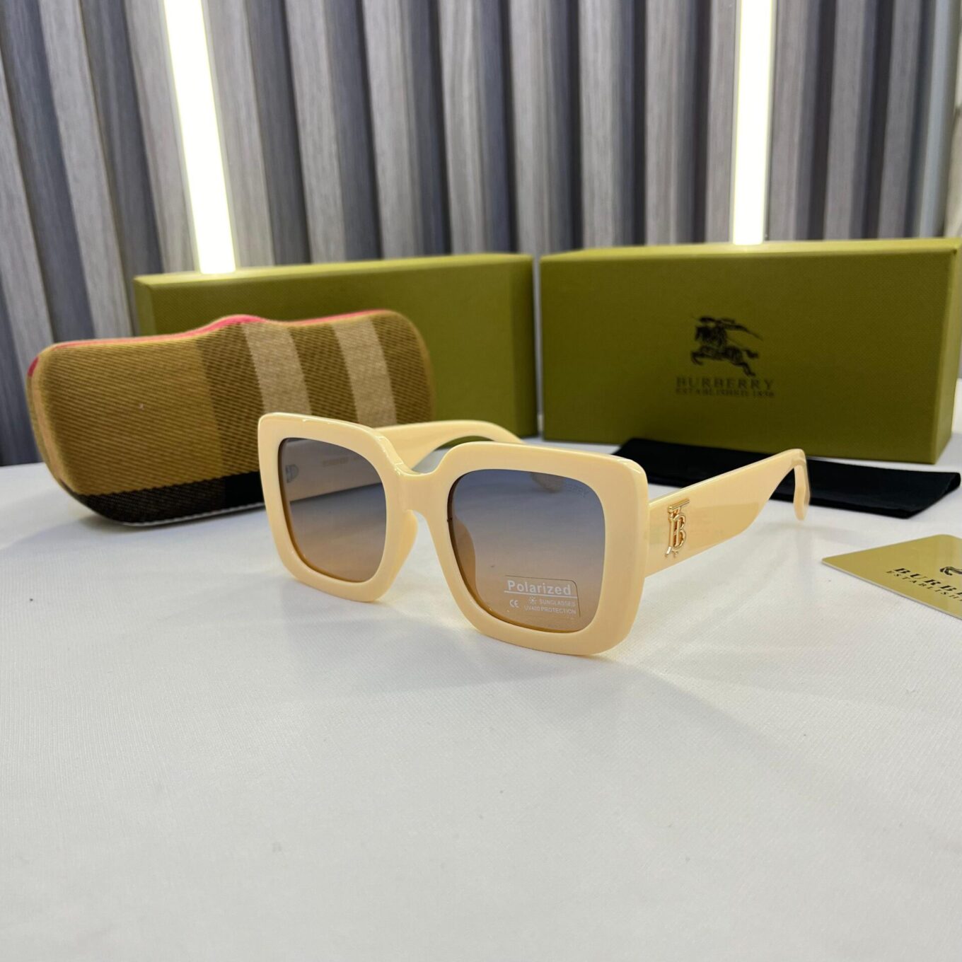 Buy Burberry Oversized Wayfarers Sunglass For Women Online