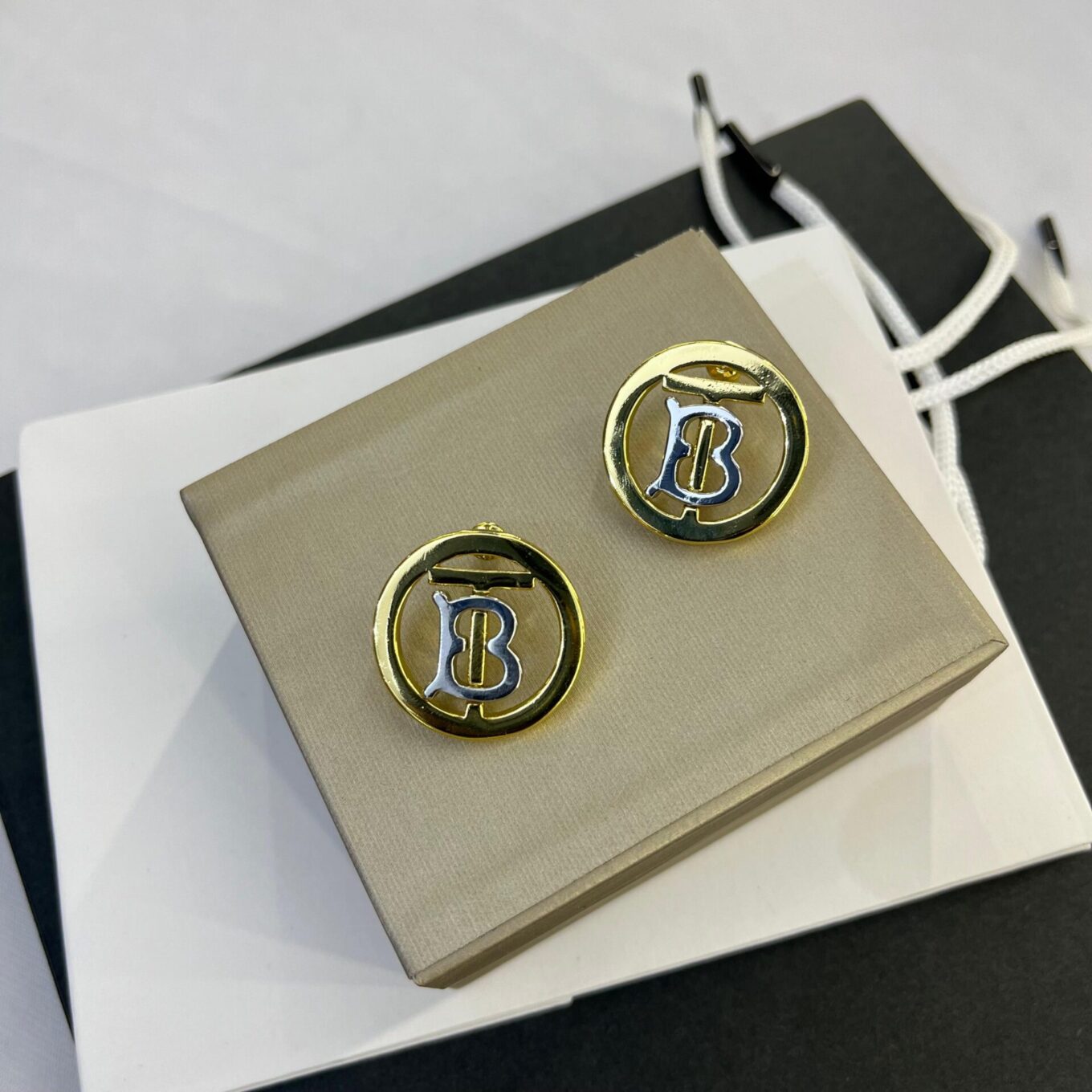 Buy The Balenciaga Round Earring Online