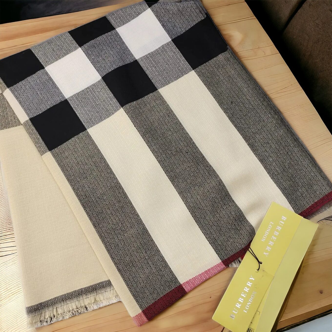 PhotoRoom_20231221_110815 Burberry semi wollen stole