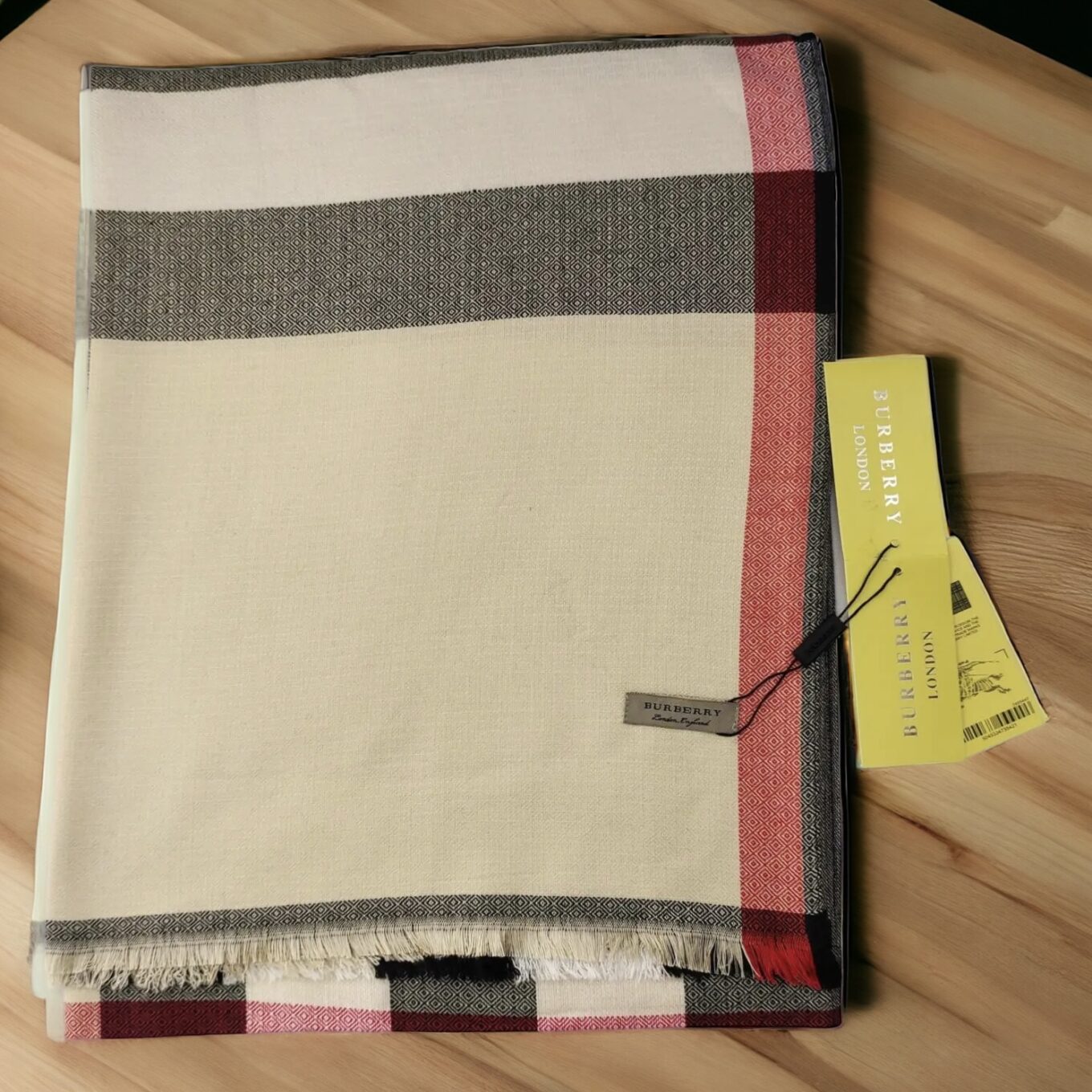 PhotoRoom_20231221_111422 Burberry semi wollen stole