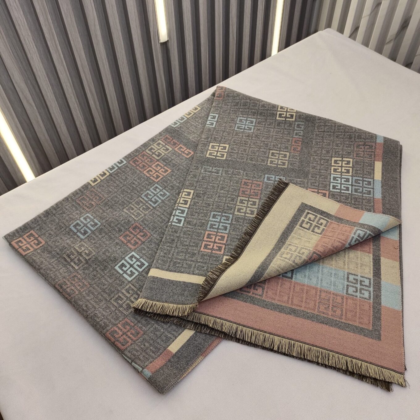 Givenchy wollen stole