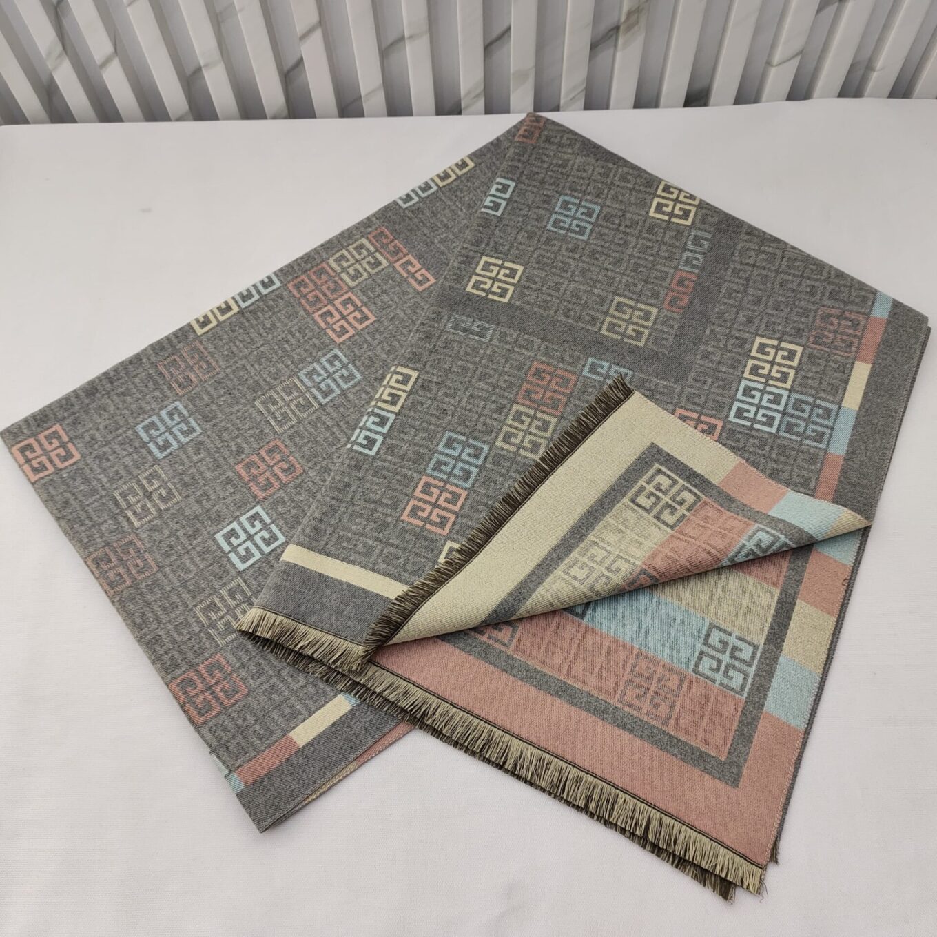 Givenchy wollen stole