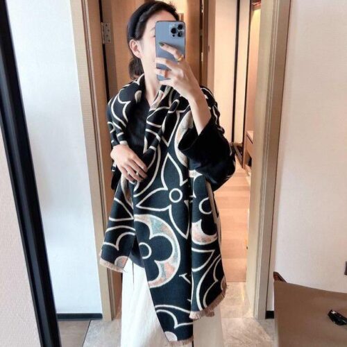WhatsApp Image 2023-12-29 at 22.05.40_9ff63c22 Louis Vuitton Black Monogram Large Full Warm Stole