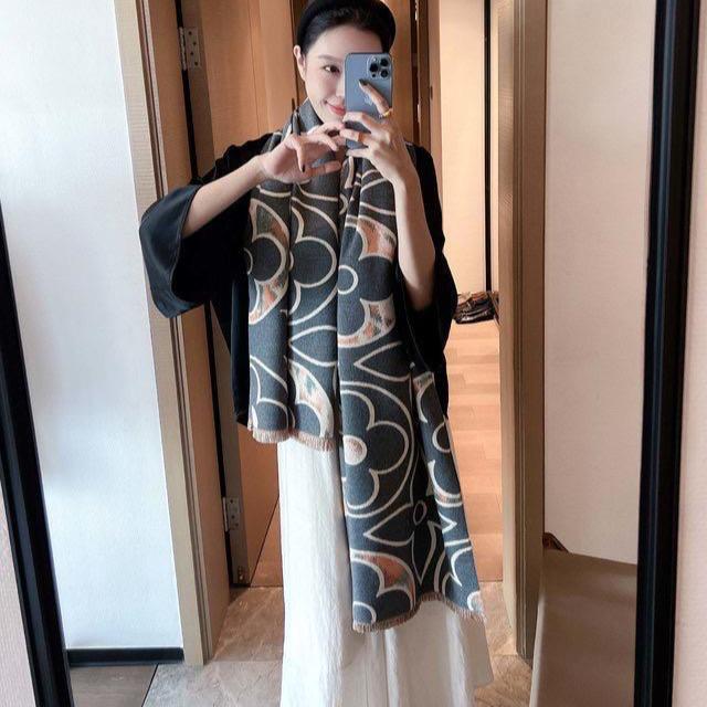 Louis Vuitton Charcoal Monogram Large Full Warm Stole