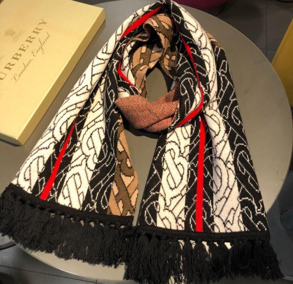 WhatsApp Image 2023-12-29 at 22.40.30_4ef973ce Burberry TB Monogram Unisex Warm Muffle