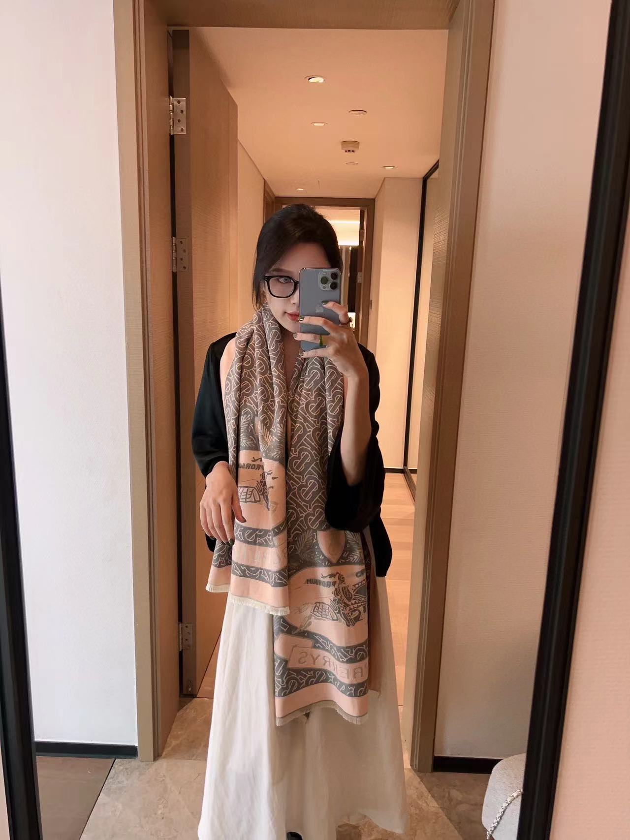 Burberry Wollen Pink colour Stole (With Box)