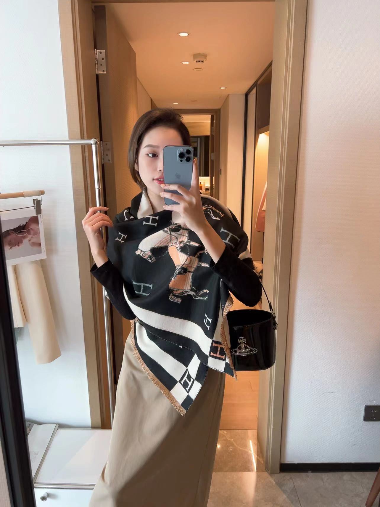 Hermes Wollen Black Colour Stole (With Box)