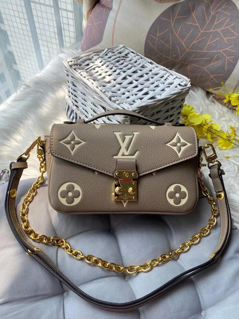 3cbf6cd0-2f53-4bd6-b3f4-4a75b5e89ccb Louis Vuitton Grey Pochette Metis Shoulder Bag (With Box)