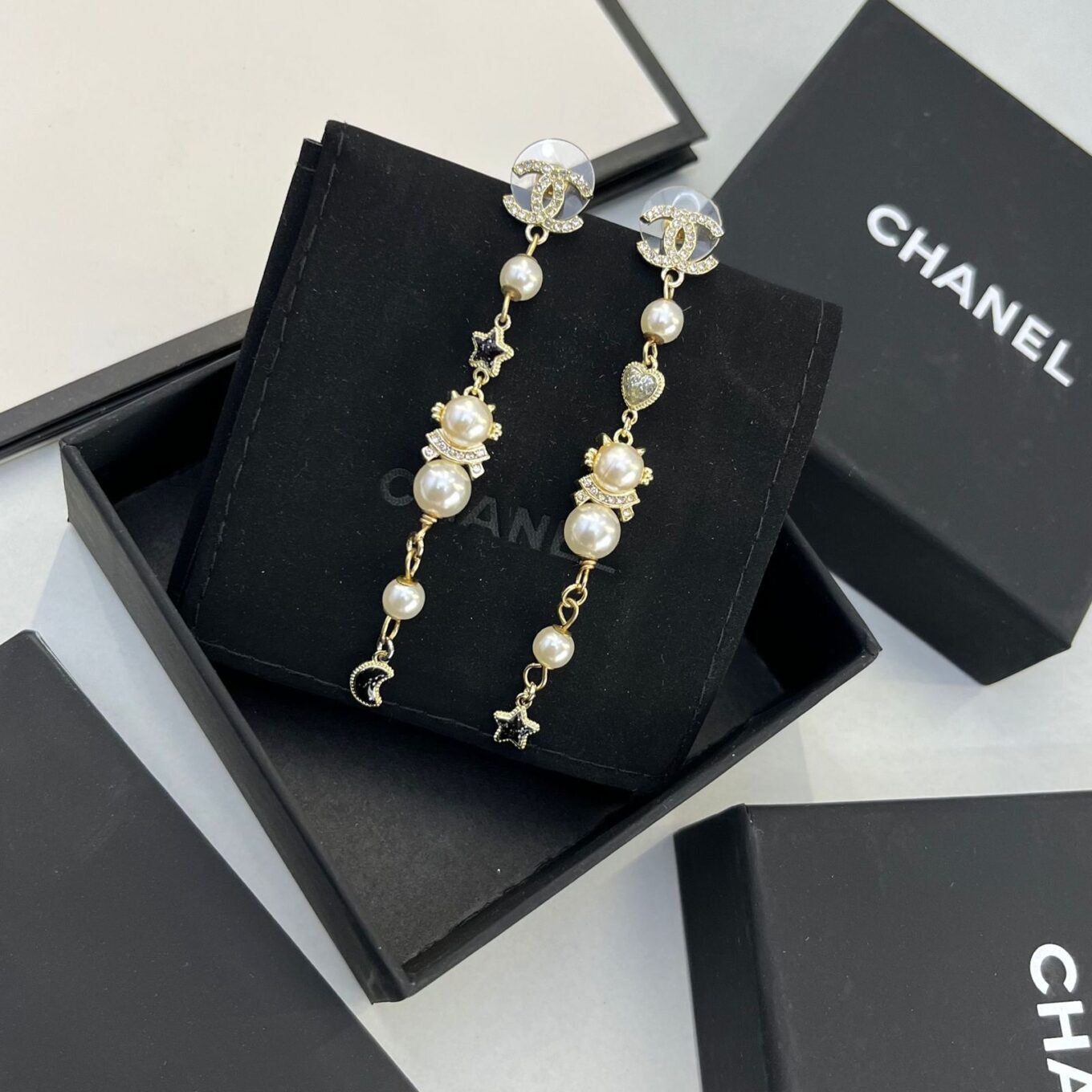 Chanel Link Pearl Earring