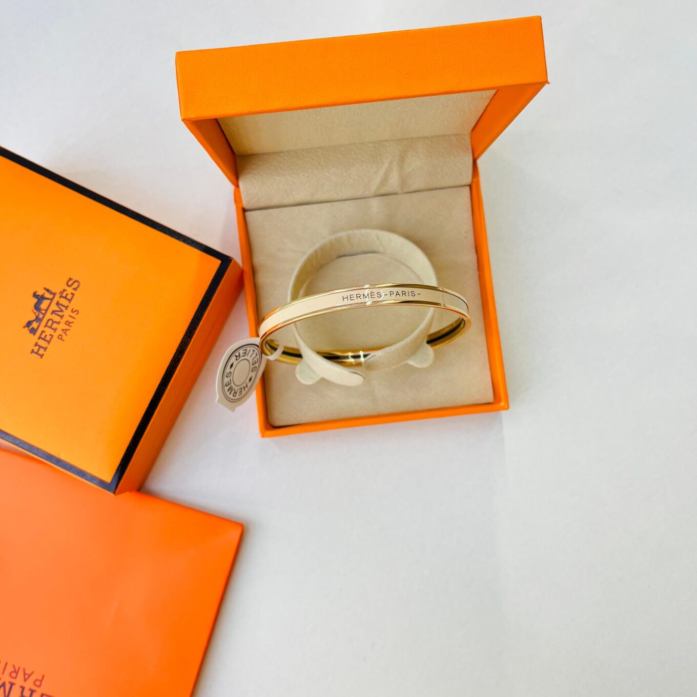 WhatsApp Image 2024-02-28 at 19.22.19_a9d8c4b8 Hermes Khaki Metal Premium Quality Bracelet