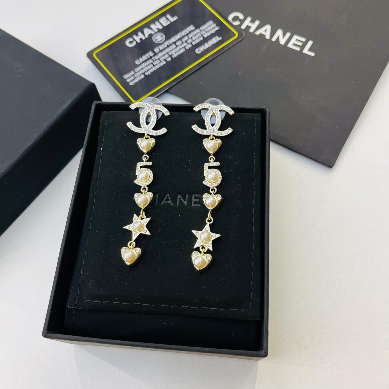 Chanel Spring Summer Pearl Studded Earring