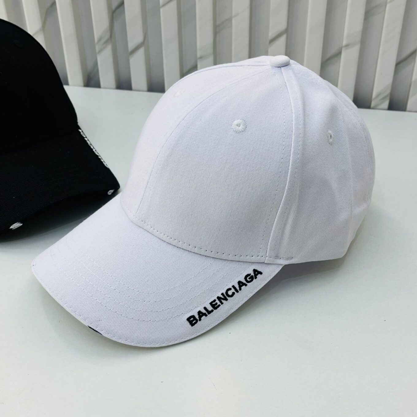 balenciaga-white-baseball-cap-theluxurytag