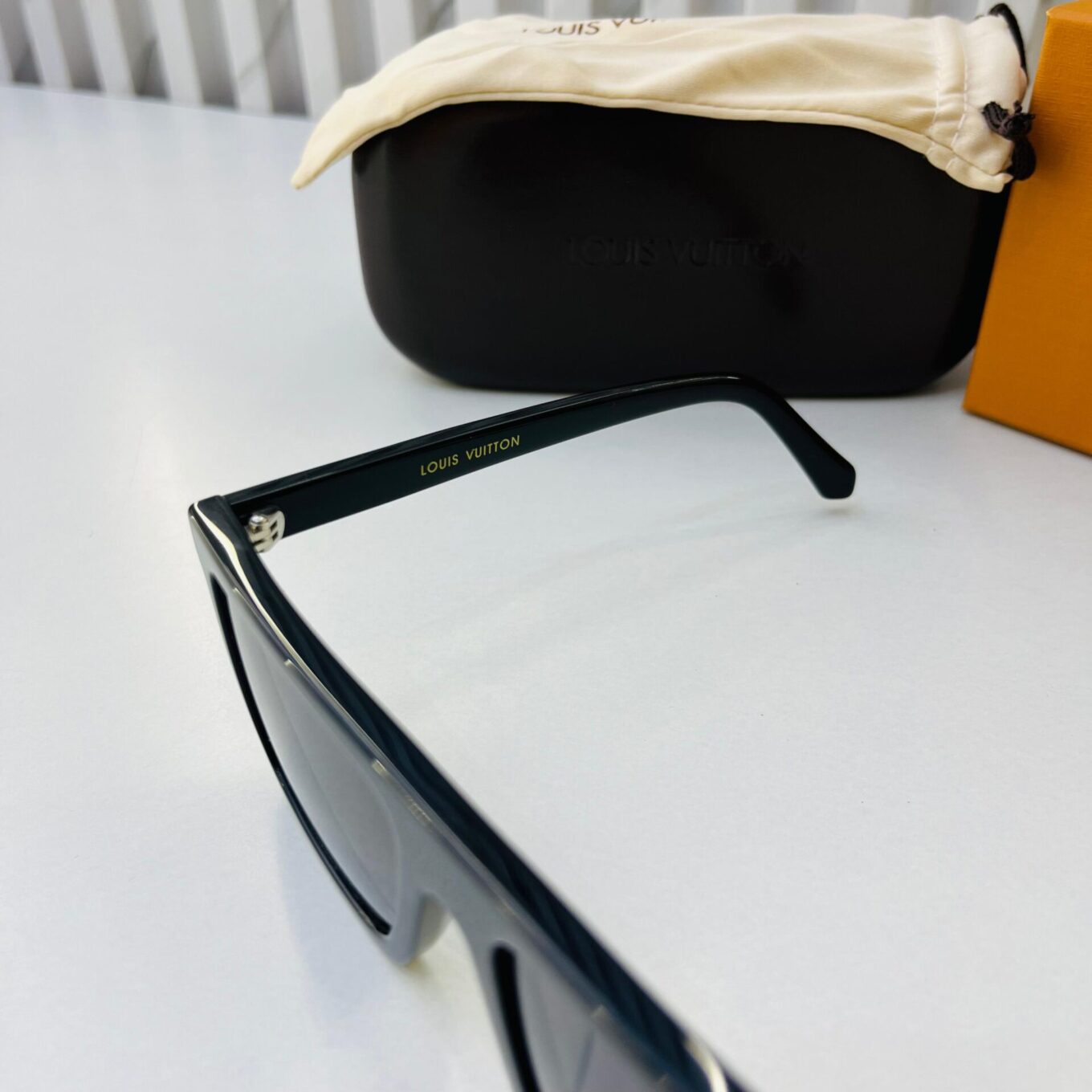 Louis Vuitton classic Black Premium Sunglass