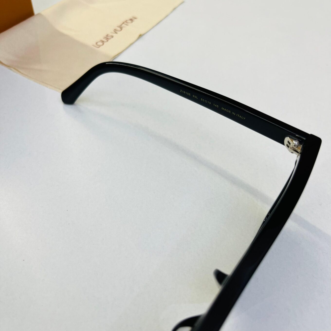 Louis Vuitton classic Black Premium Sunglass