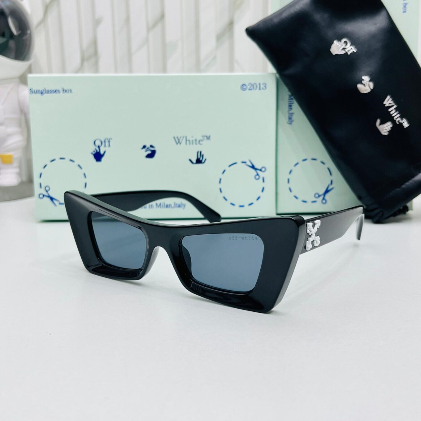 WhatsApp Image 2024-11-22 at 5.43.57 PM Offwhite Black Women Sunglass