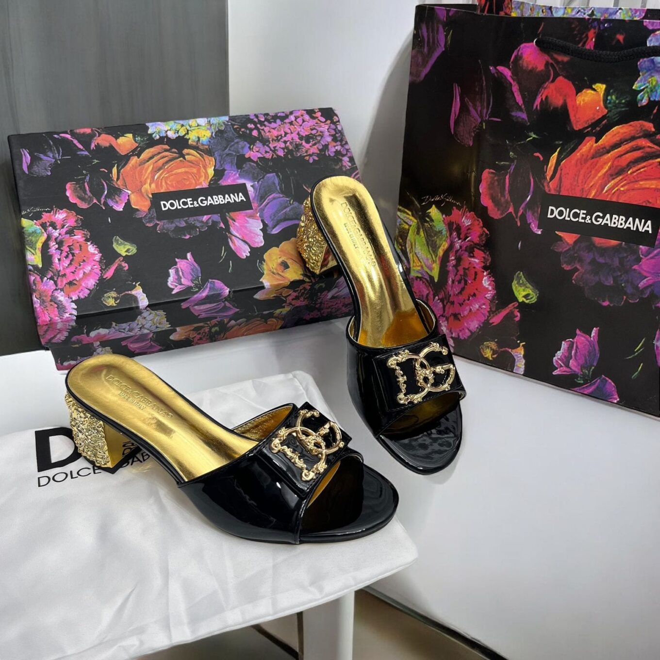 Dolce and Gabbana logo Black Golden Pump Heel