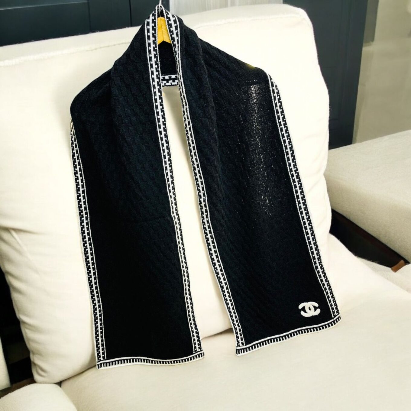 Chanel Black Unisex Muffler