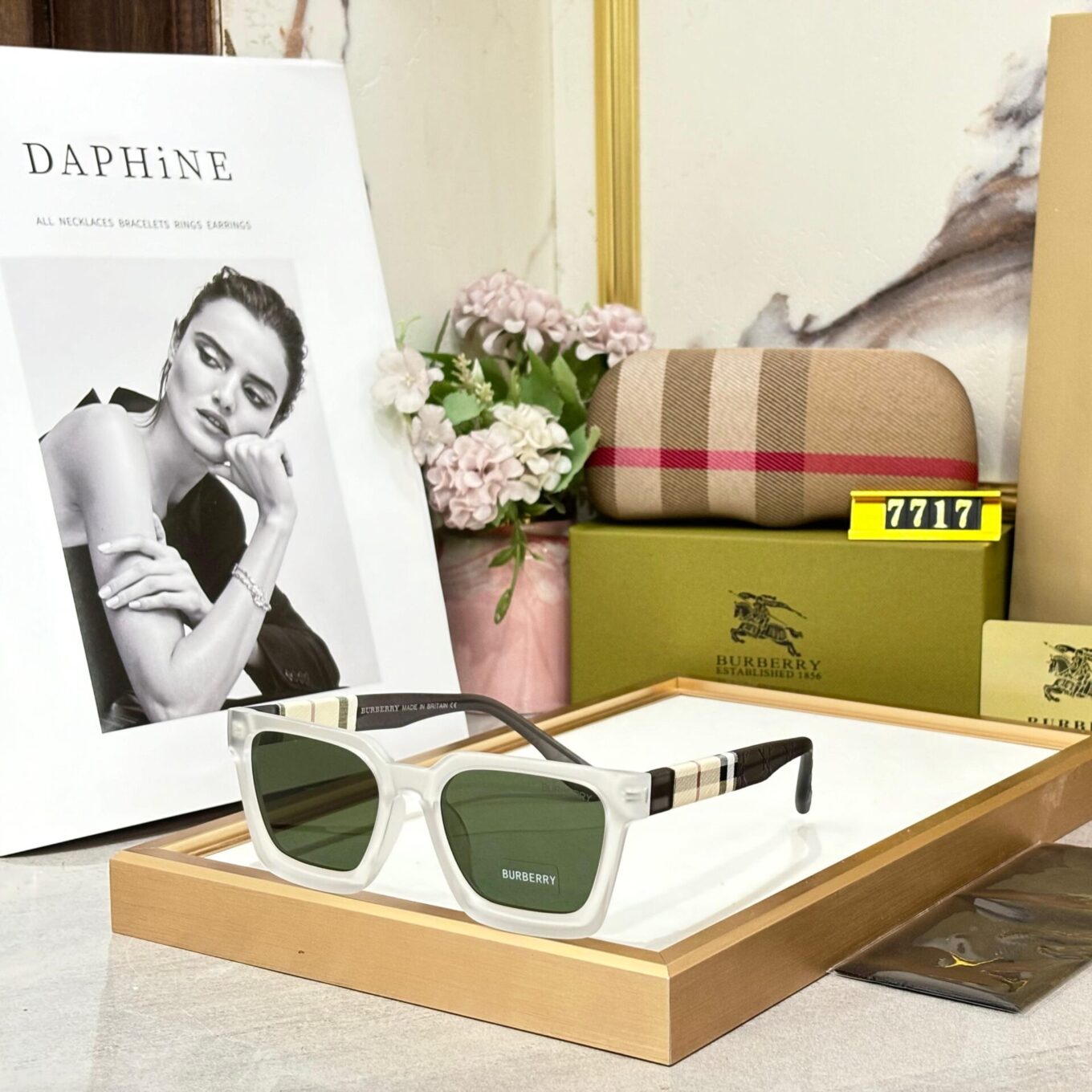 Burberry Unisex Sunglass