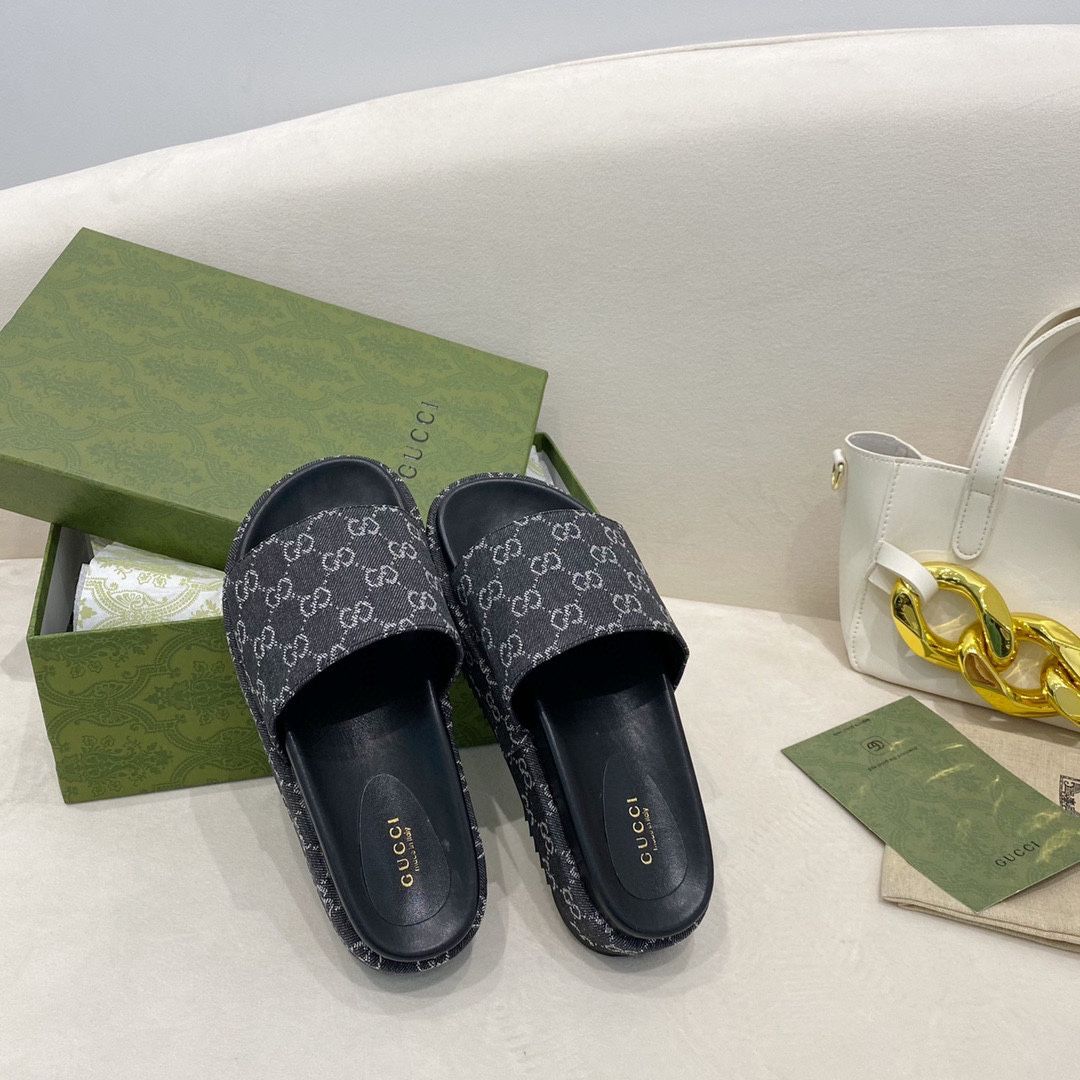 Gucci GG Canvas Black Slide Sandle