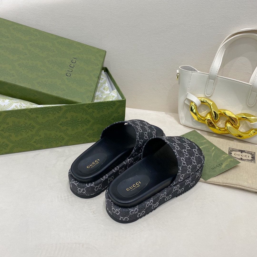 Gucci GG Canvas Black Slide Sandle