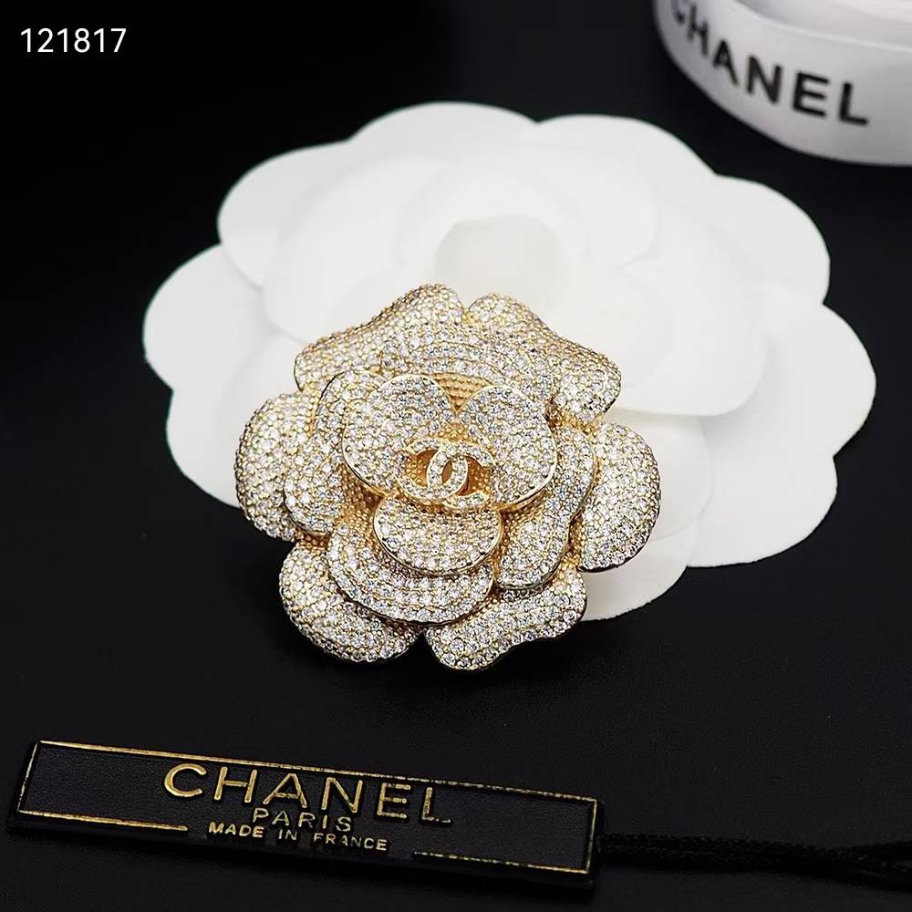 WhatsApp Image 2025-03-01 at 2.05.06 AM (1) Chanel Flower Golden Brooch