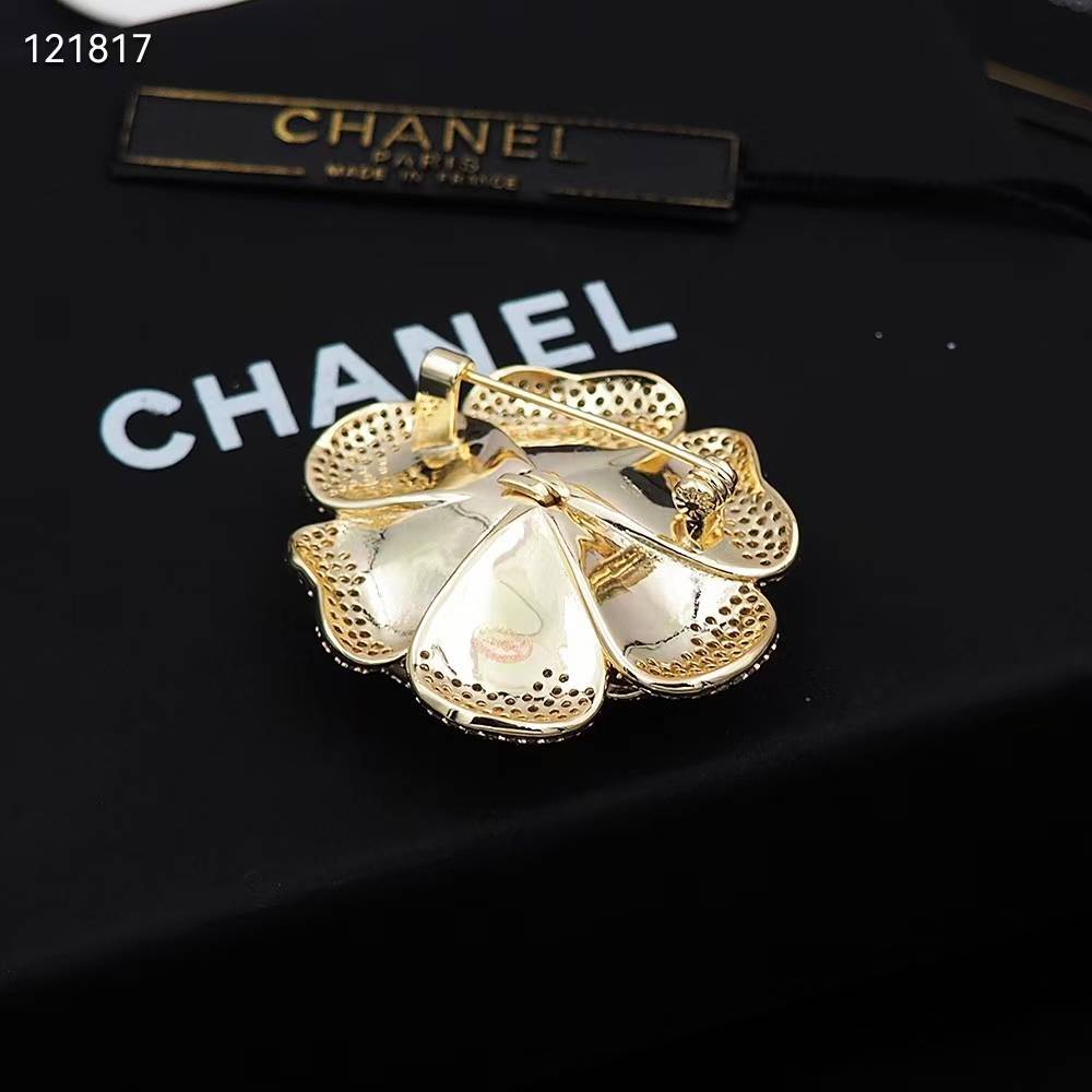 WhatsApp Image 2025-03-01 at 2.05.06 AM (2) Chanel Flower Golden Brooch