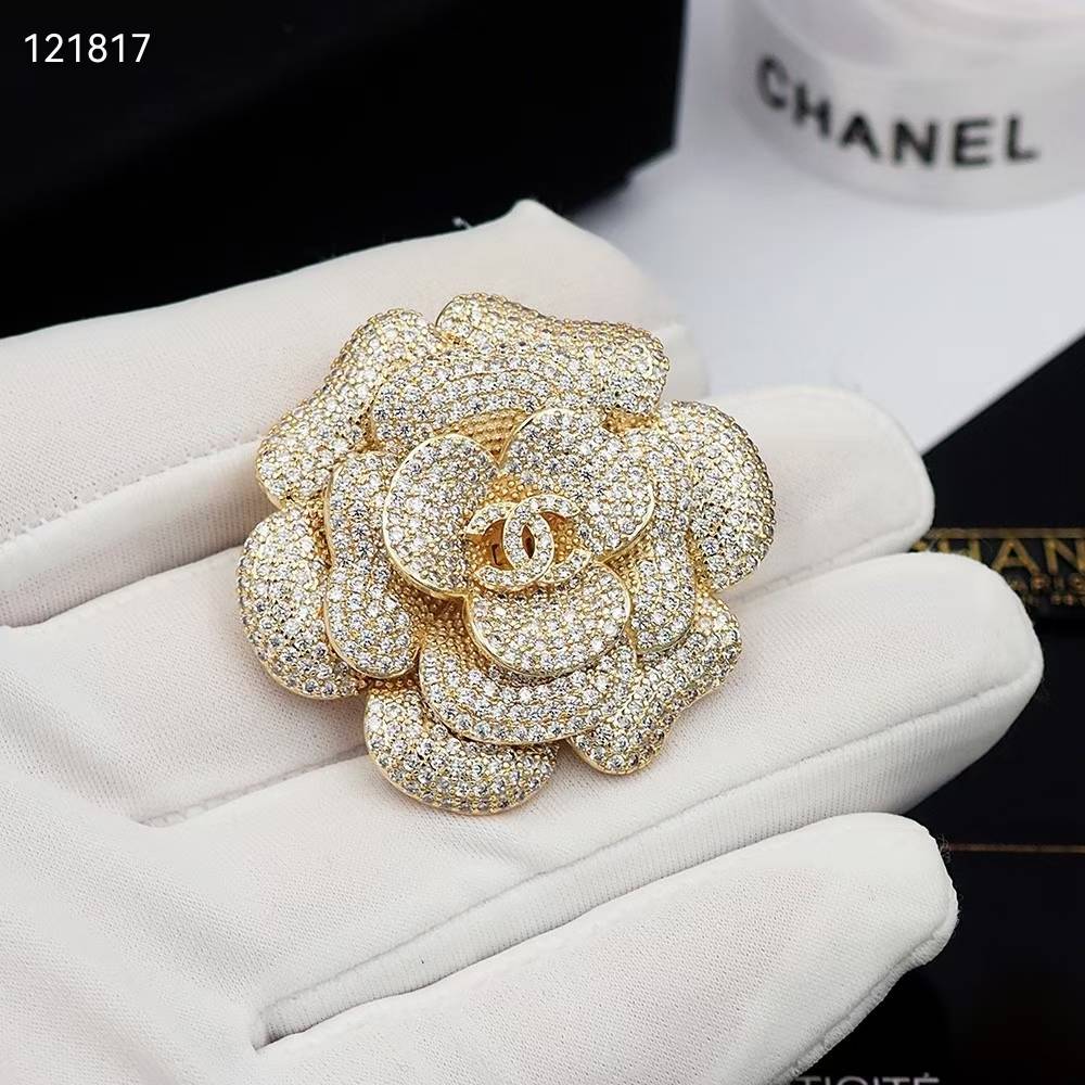WhatsApp Image 2025-03-01 at 2.05.07 AM Chanel Flower Golden Brooch