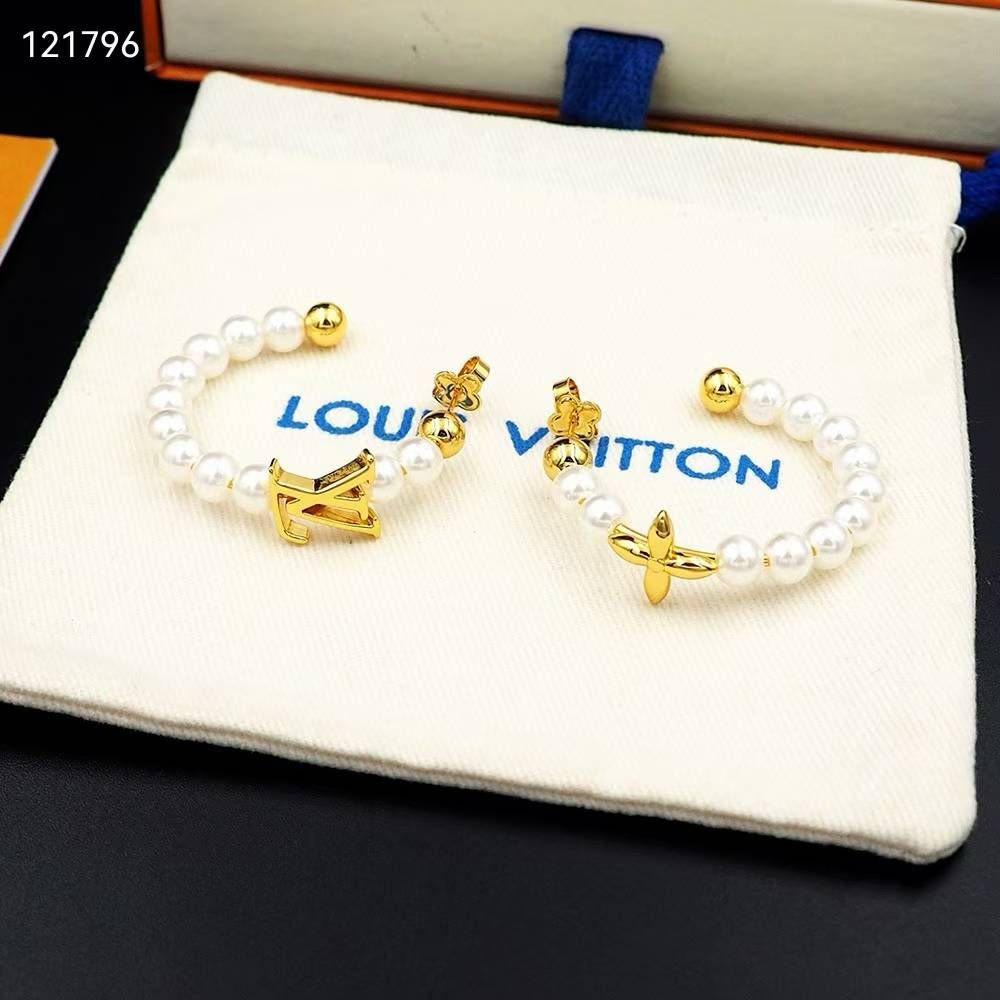 Louis Vuitton White Pearl Earring