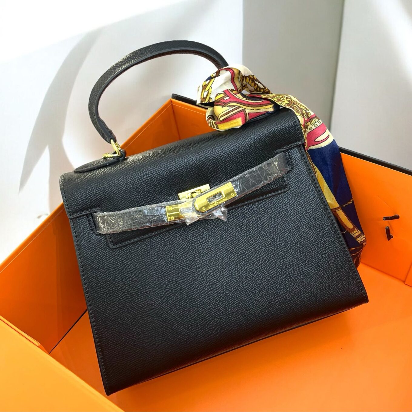 WhatsApp Image 2025-03-04 at 8.11.18 PM Hermes Kelly Black Small Handbag