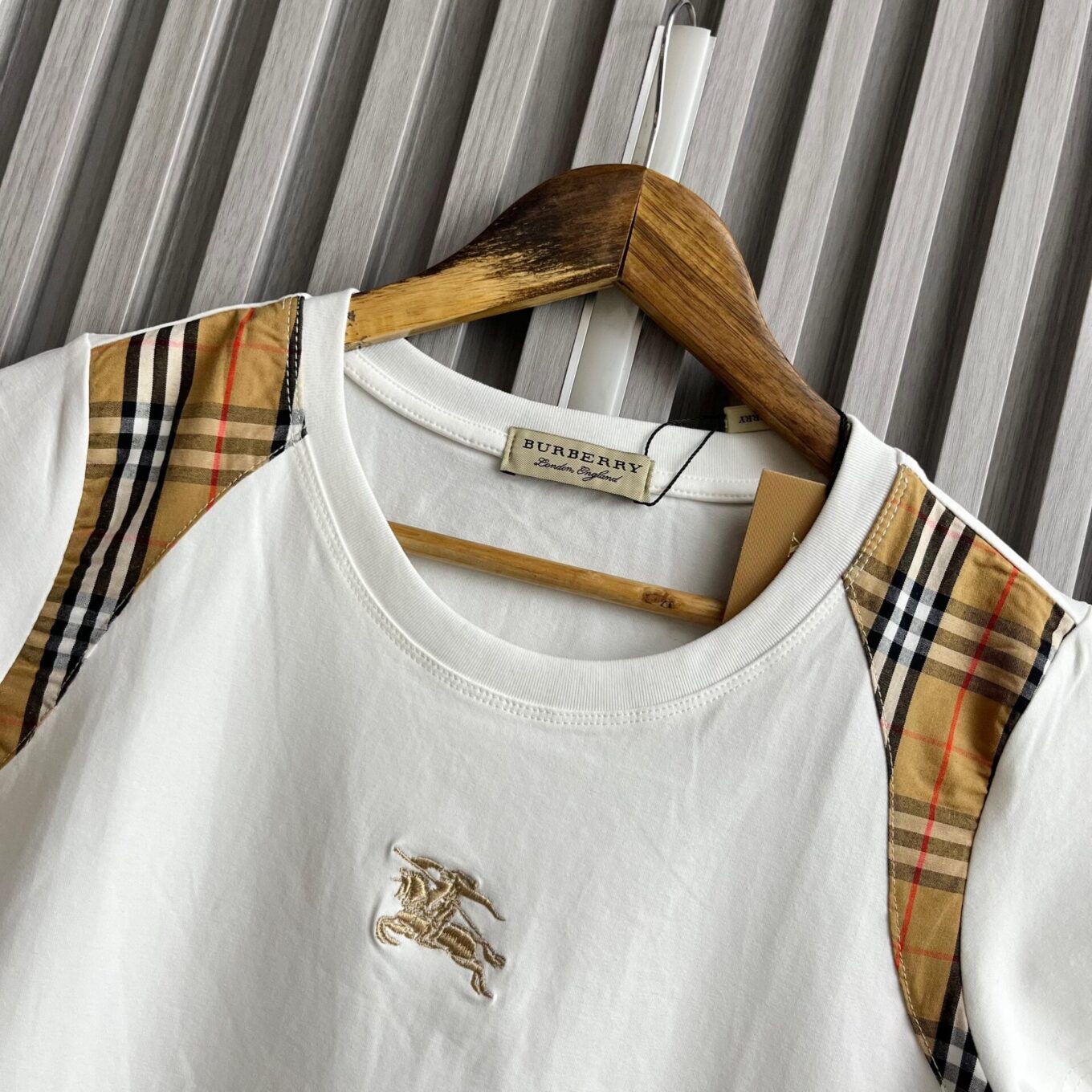 Burberry White Signature T-shirt For Women
