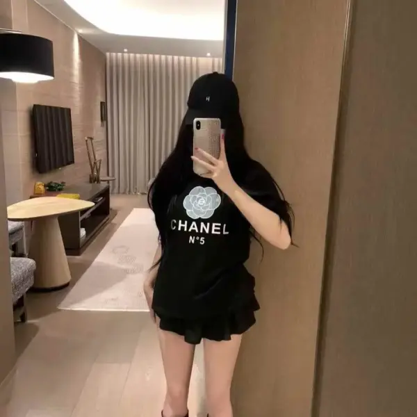 WhatsApp-Image-2025-06-17-at-12.01.27-PM-Copy Chanel Flower Black Oversized T-shirt For Women