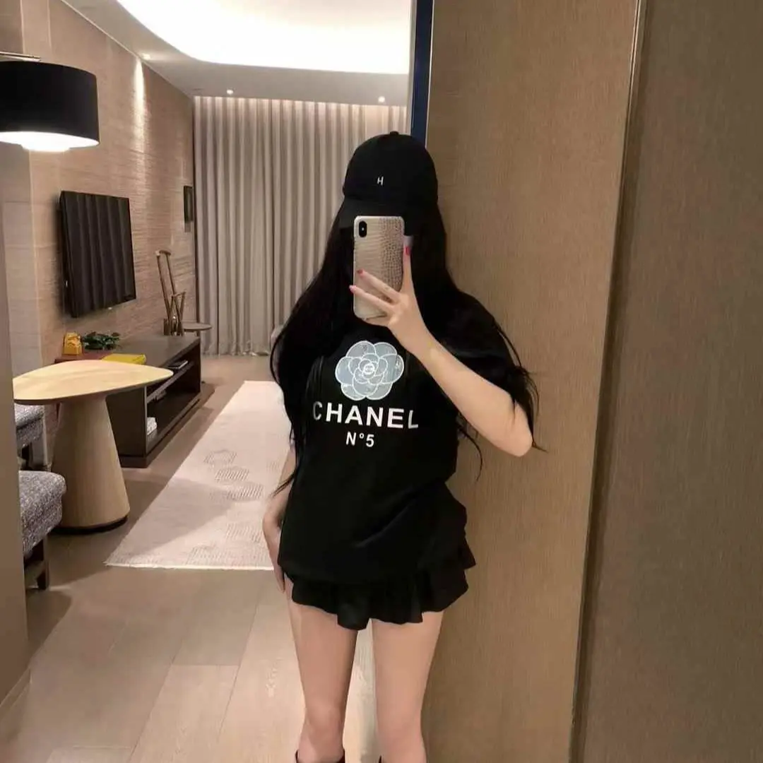 WhatsApp-Image-2025-06-17-at-12.01.27-PM-Copy Chanel Flower Black Oversized T-shirt For Women