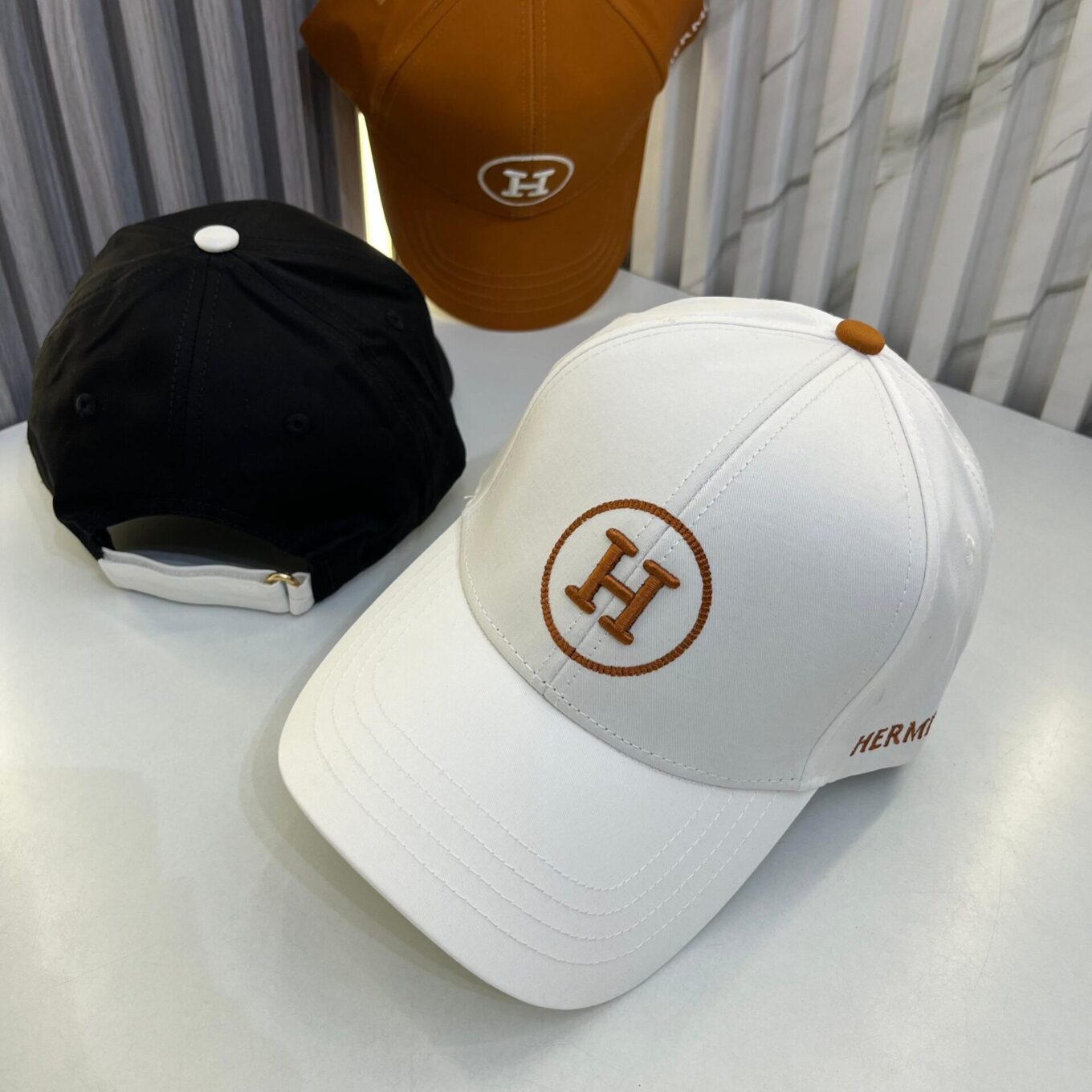 Hermes White Classic Baseball Cap