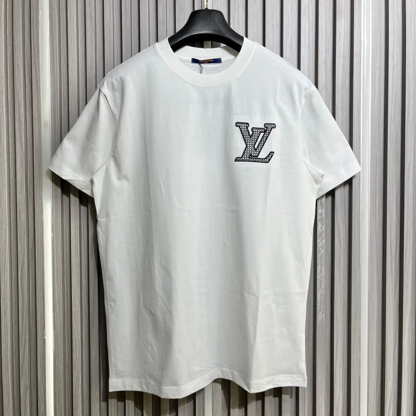 WhatsApp-Image-2025-09-13-at-3.38.54-PM Louis Vuitton Classic Logo White T-Shirt For Men