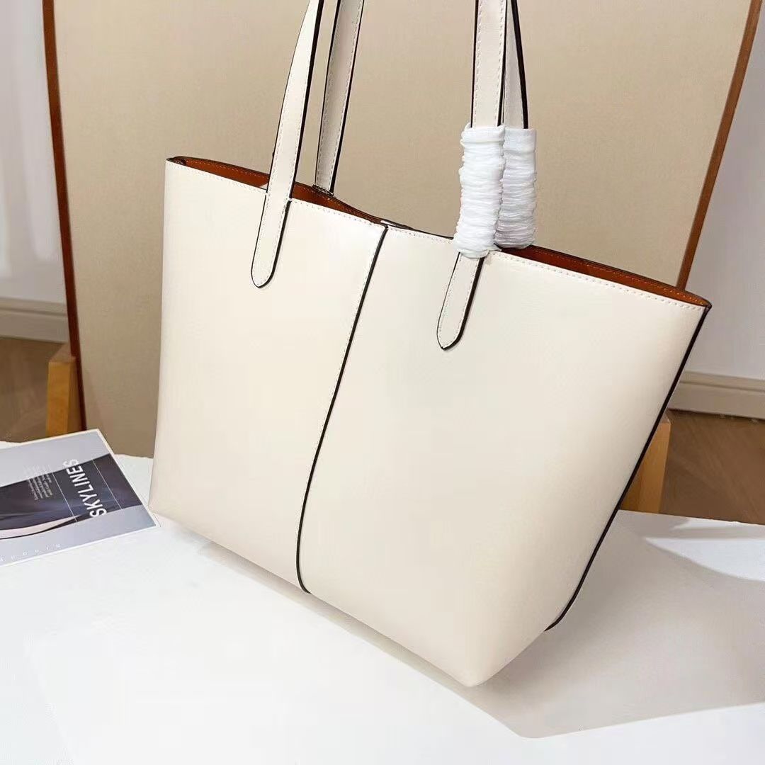 Coach North 32 White Tote Bag