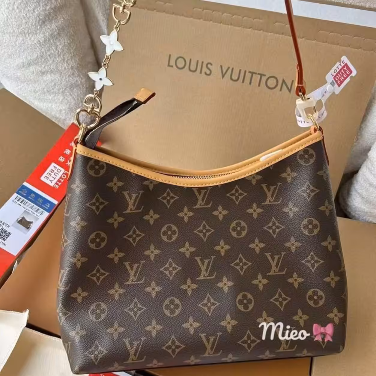 WhatsApp Image 2025-10-22 at 12.17.34 AM Louis Vuitton Carry All Premium Quality Hobo Bag (With Double Box)