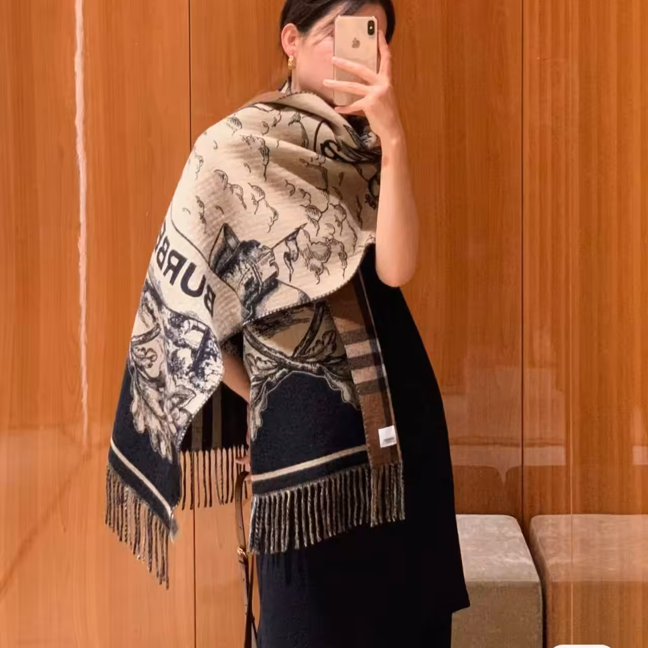 Burberry Iconi 100% Woolen Unisex Stole