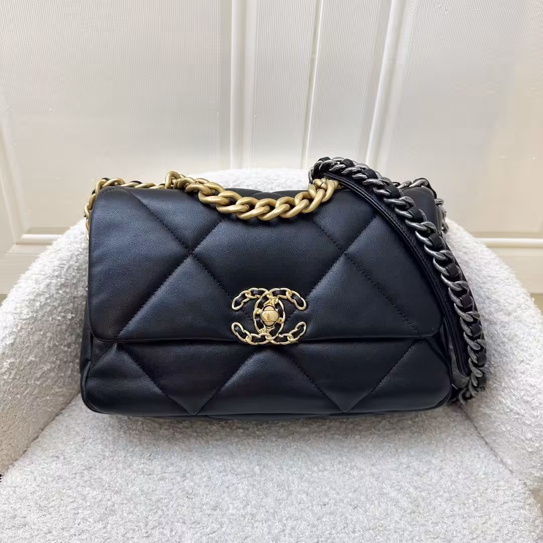 WhatsApp Image 2025-12-08 at 7.50.28 PM (2) Chanel 19 Black Premium Shoulder Bag (With Box)