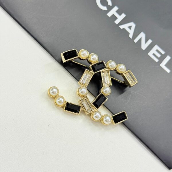 Chanel Pearl N Crystal CC Brooch